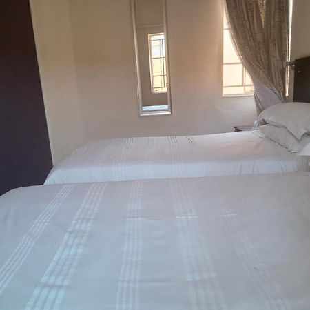Vuya Nathi Bed And Breakfast Манзини Екстериор снимка